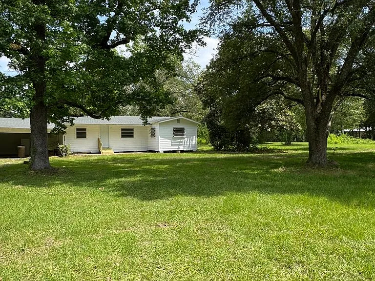 1653 Effie Hwy — Photo 1