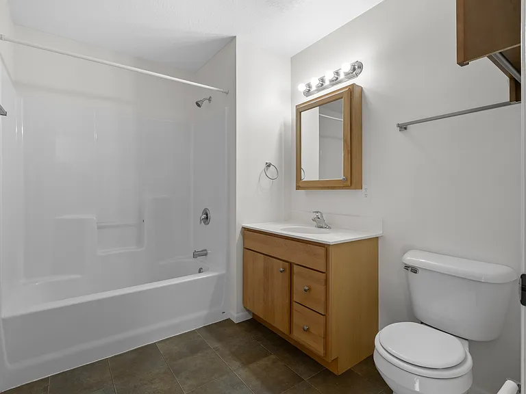 Highlands Ridge Apartments Bath