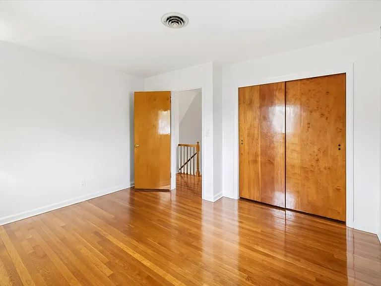 535 Summit St — Photo 10