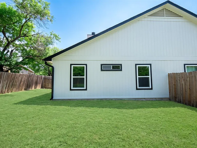 339 Fantail Loop #B — Photo 11
