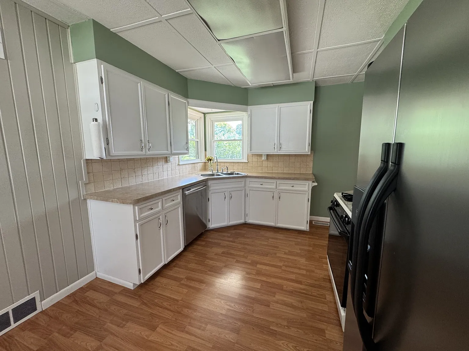 3 bed, 1020 sqft, $2,100 — Photo 1