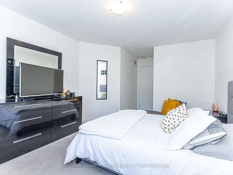 130 Ice Palace Cres — Photo 39