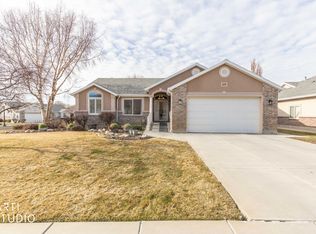 571 E 2250 N, North Ogden, UT 84414