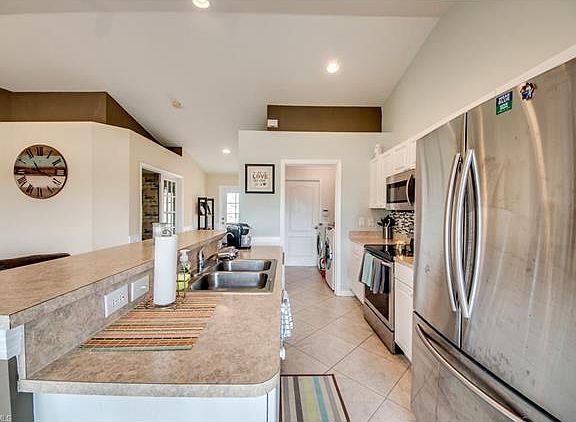 4th image of 1021 NE 5th Ave