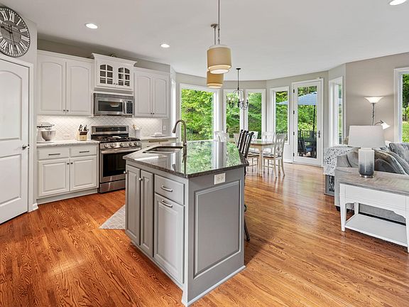 5th image of 2285 Gervais Hills Dr