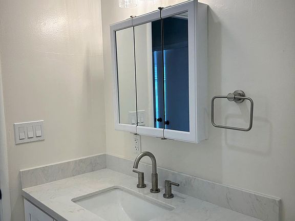 3rd image of 2047 Buena Vista Ave APT D