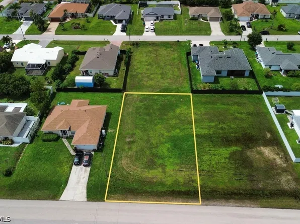 2428 NE 7th Pl, Cape Coral, FL 33909