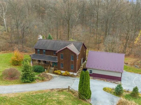 28 High View Ln, Mertztown, PA 19539