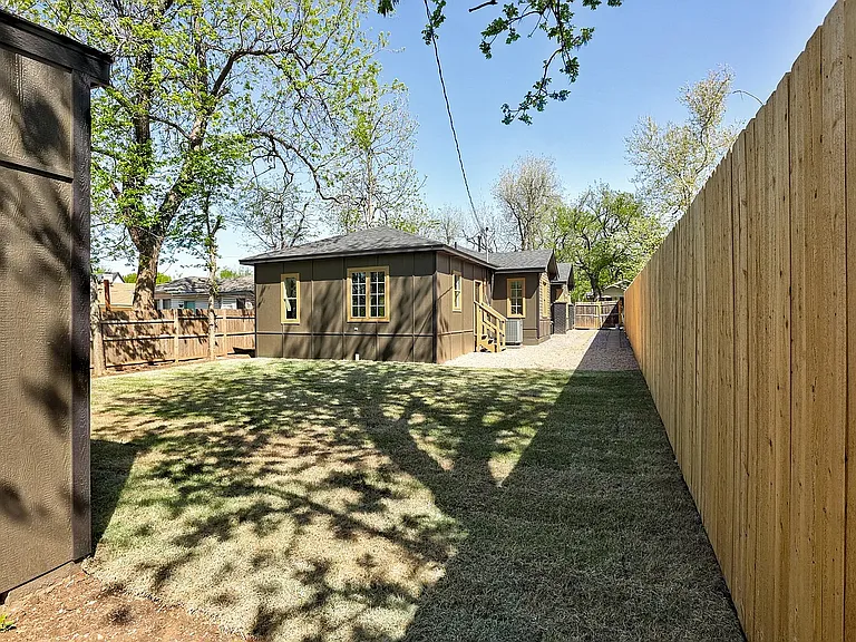 1922 W Park Pl — Photo 6