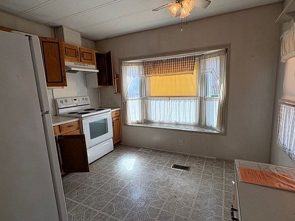 5th image of 300 E Washington St #11R