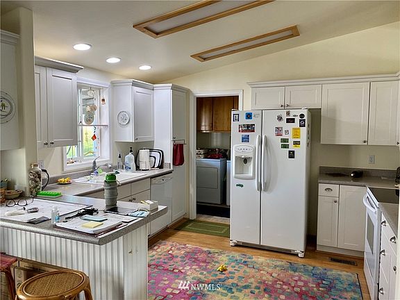 5th image of 319 SID SNYDER Drive