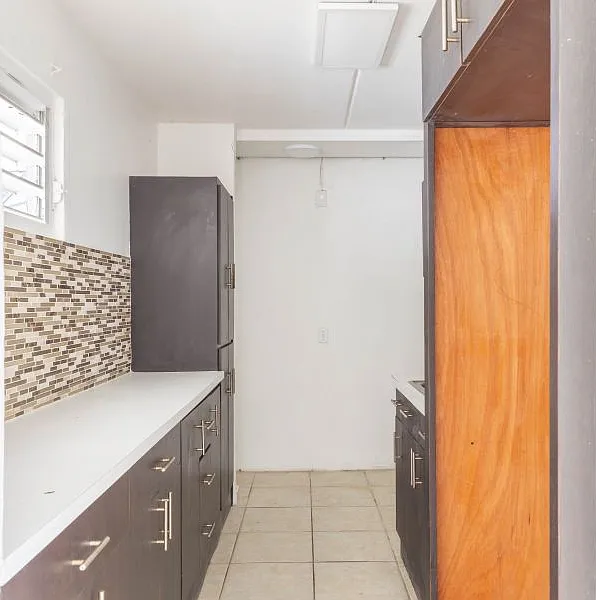 3 bed, 1.0 bath, 1120 sqft, $1,250 — Photo 3