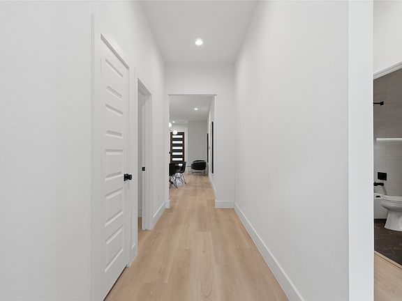 3rd image of 4438 Tacoma St