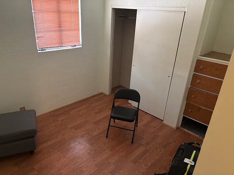 Bedroom 2 (den)