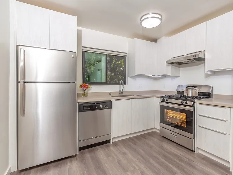 Modern Renovated Studio at 1330 N Martel Ave., Los Angeles, CA 90046 — Photo 2