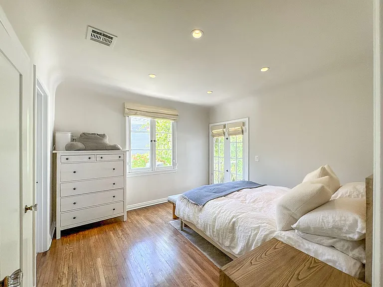 345 Westbourne Dr — Photo 22