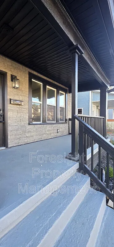 3 bed, 2.5 bath, 1153 sqft, $1,895 — Photo 3