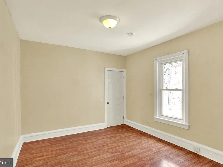 234 W Douglass St — Photo 20