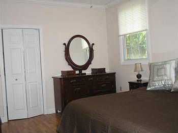 4th image of 1806 Foxdale Dr
