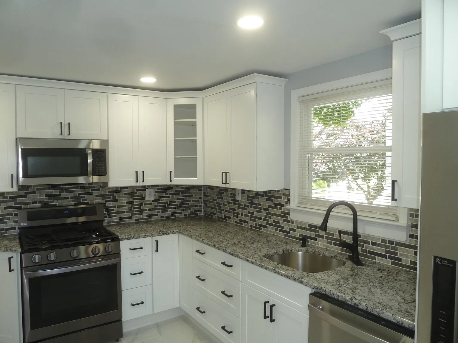 2 bed, $2,700 — Photo 4