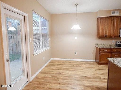 4th image of 18052 Lake Vista Dr