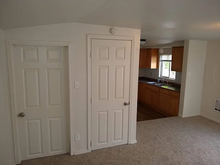 1390 Retsil Rd E — Photo 13