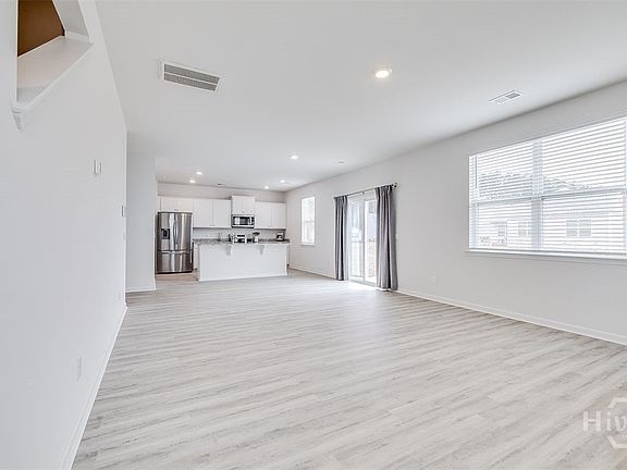 4th image of 105 Windrush Pines Pines