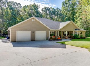 6360 Looper Lake Dr, Flowery Branch, GA 30542