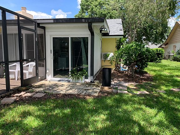 3rd image of 910 Riverbend Blvd