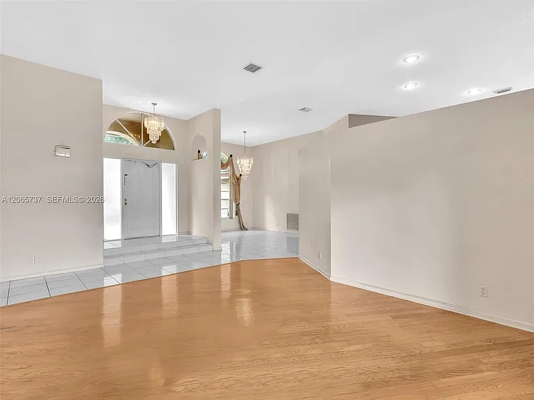 11335 Lake Shore Dr — Photo 3