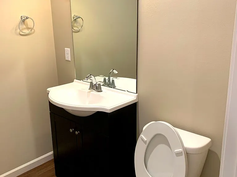 887 Front Ave NE — Photo 11