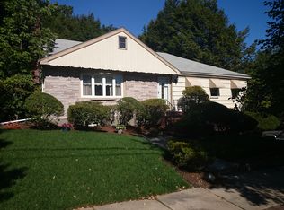 9 Surrey Hill Ln, Jamaica Plain, MA 02130