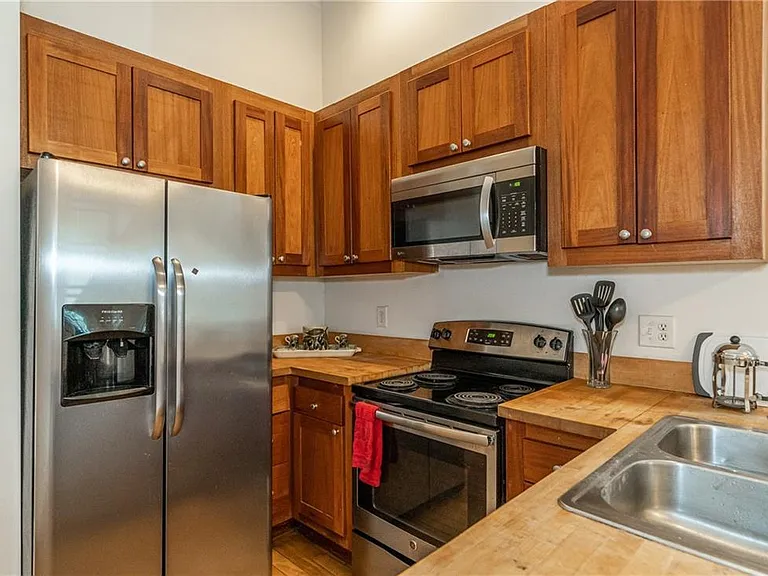 129 W Clay St — Photo 8