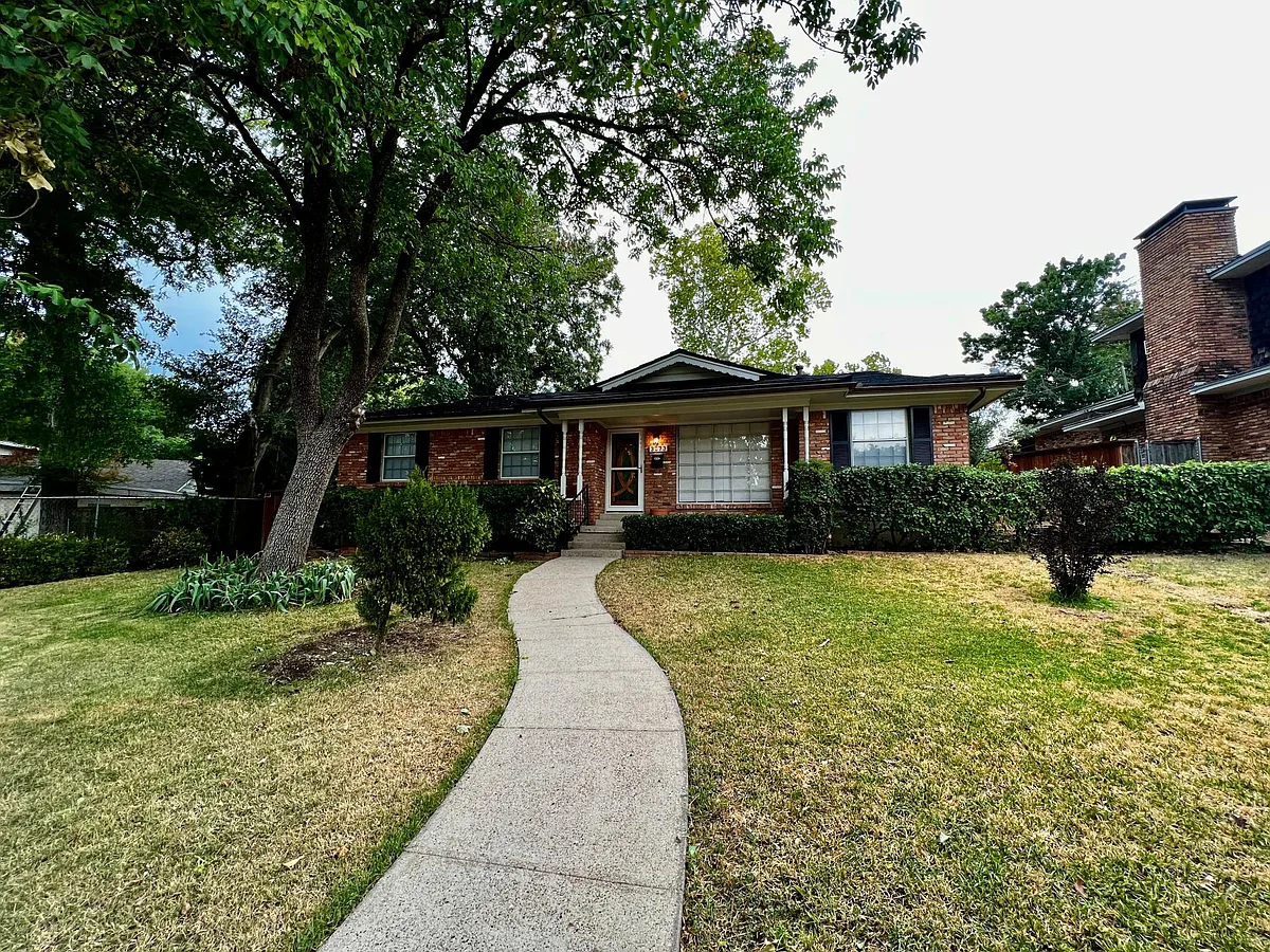 House sits up from the street with great curb appeal with established landscaping and front porch - 3073 El Tovar Ave