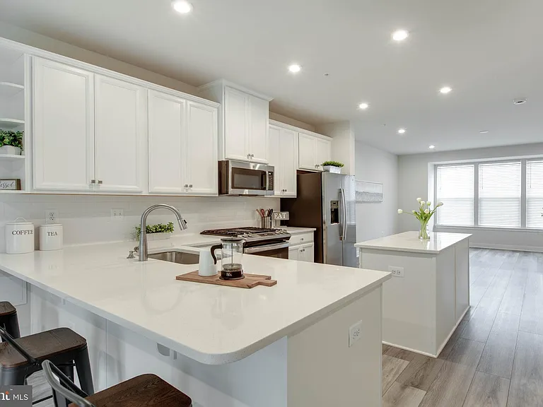 7523 Bharat Way — Photo 9