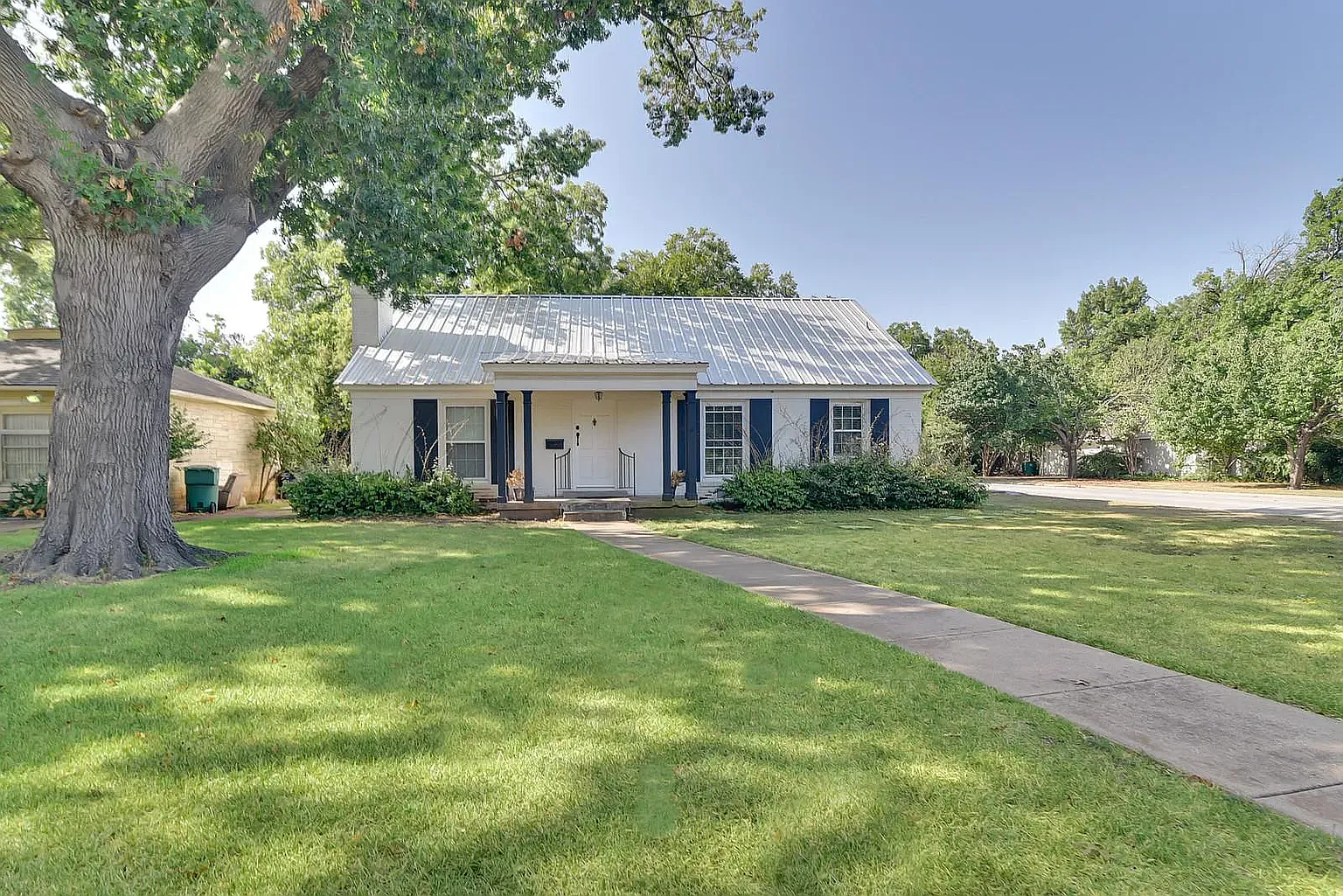4 bed, 2078 sqft, $4,500 — Photo 1