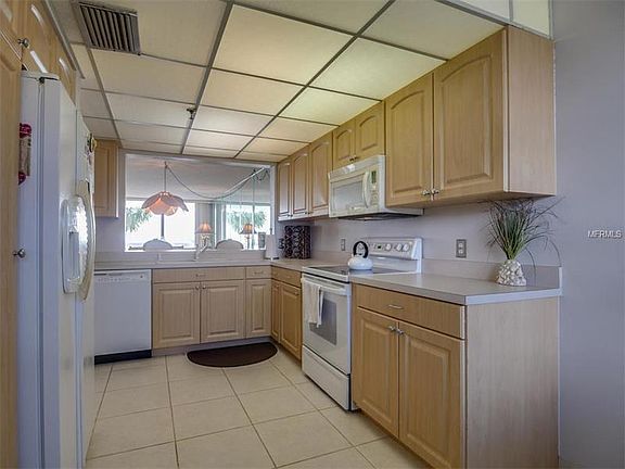 3rd image of 17940 Gulf Blvd APT 2D