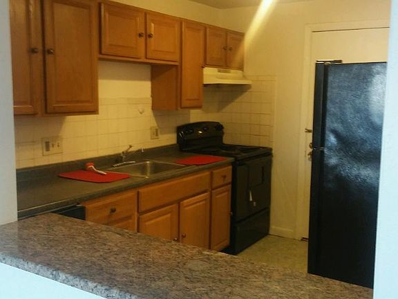 4th image of 800 Governors Dr APT 10