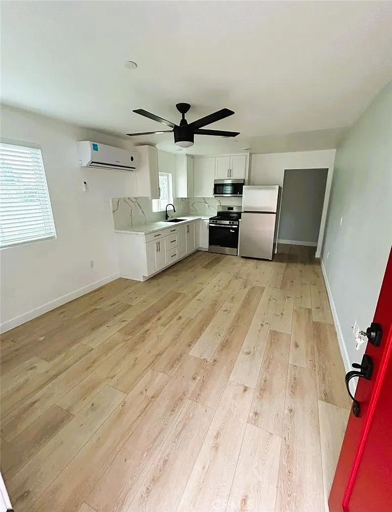 2 bed, 850 sqft, $2,300 — Photo 4