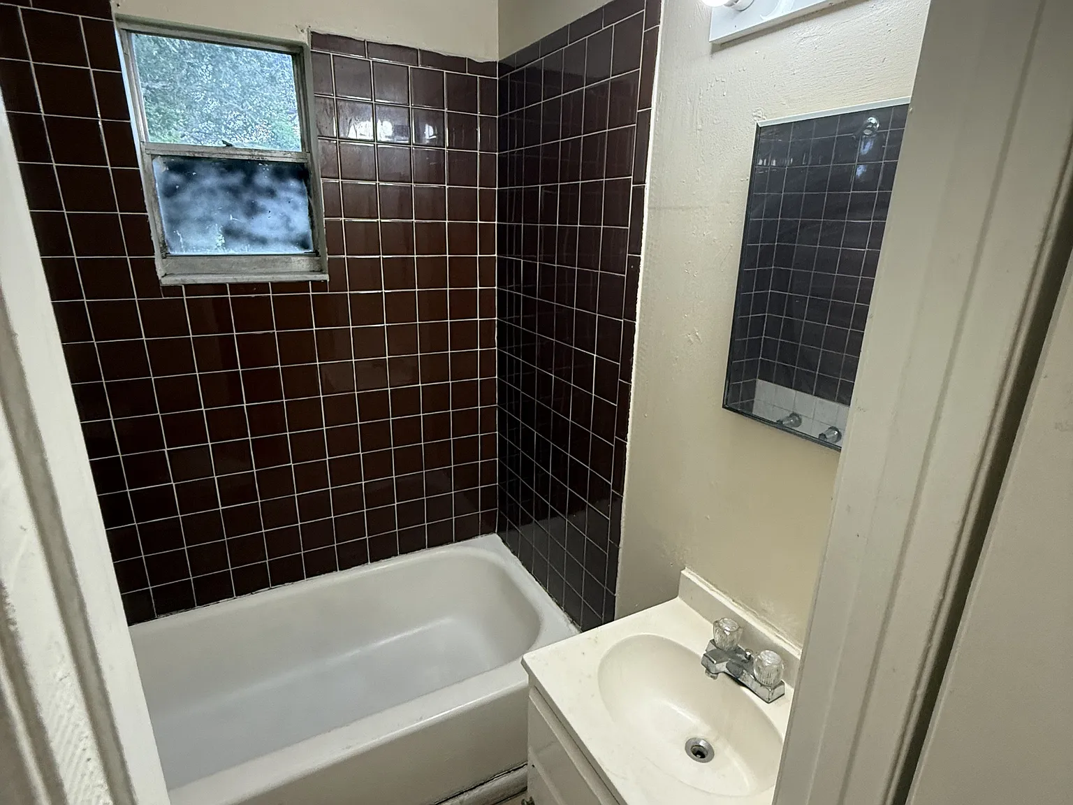 2911 East 33rd Avenue - B — Photo 4