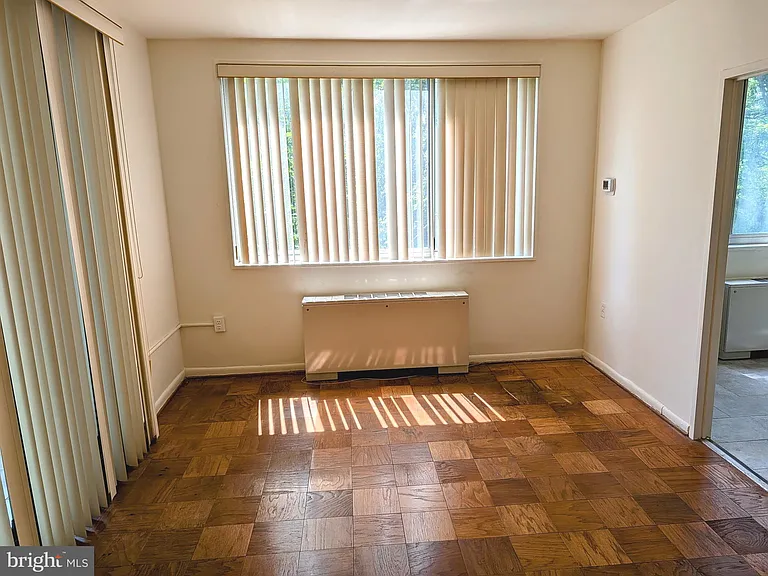 10401 Grosvenor Pl #310 — Photo 32