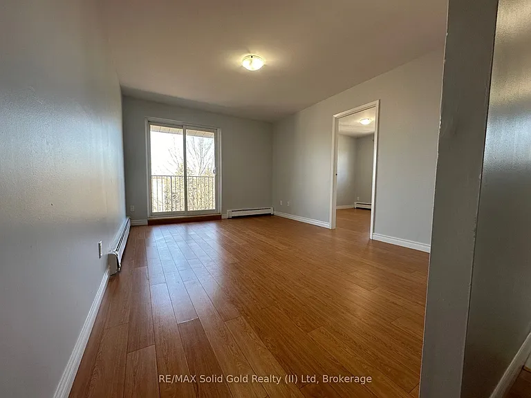 15 Mowat Blvd #14 — Photo 12