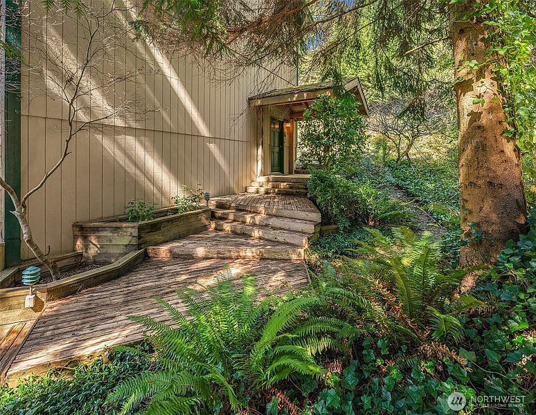 5th image of 6625 Cromwell Beach Drive NW