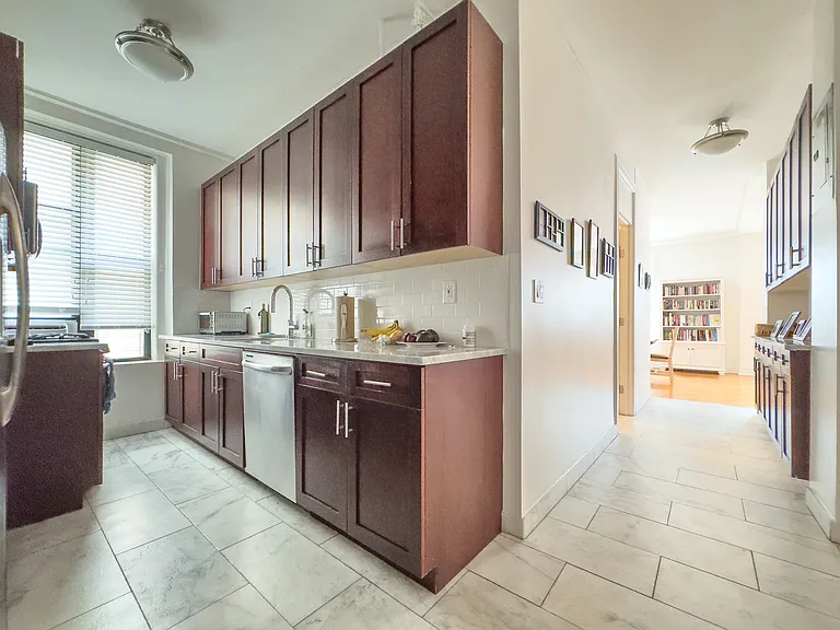 680 W End Ave #9A — Photo 4