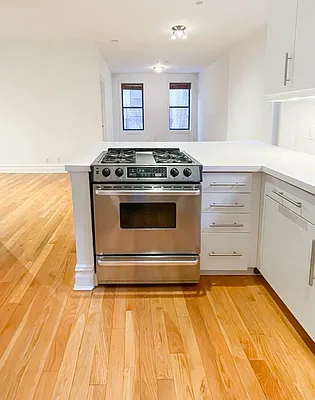 Rented by Coldwell Banker Warburg | media 10