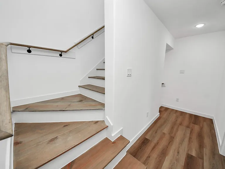 8021 Birmingham St #B — Photo 14