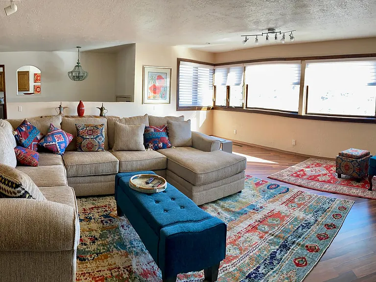 Looking across the living room back towards the kitchen...