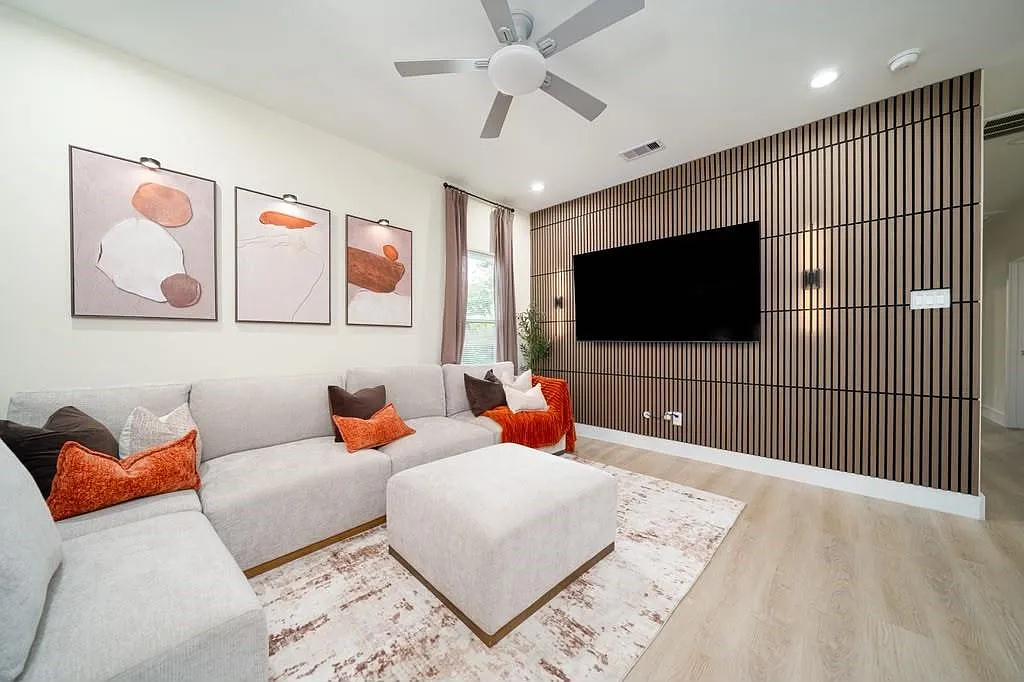 3 bed, 2.0 bath, $2,500 — Photo 2