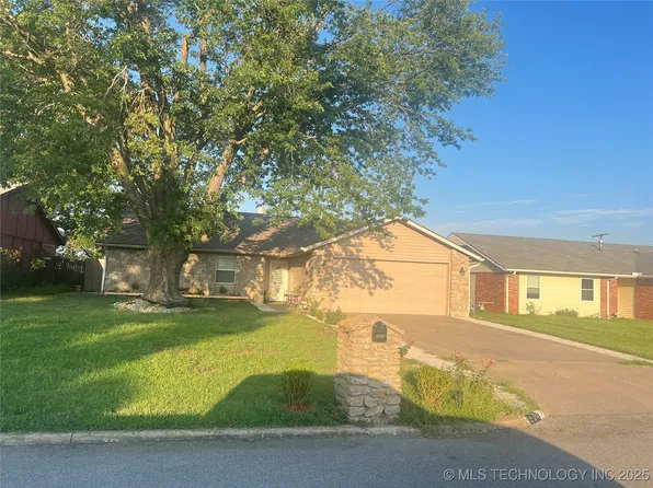 224 N Spruce Ave, Bartlesville, OK 74006