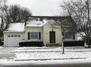 1225 W Oakcrest Dr, Appleton, WI 54914